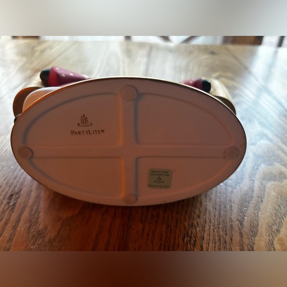 PartyLite Mr & Mrs Santa Claus Kissing Christmas Pillar Candle Holder - Picture 8 of 8